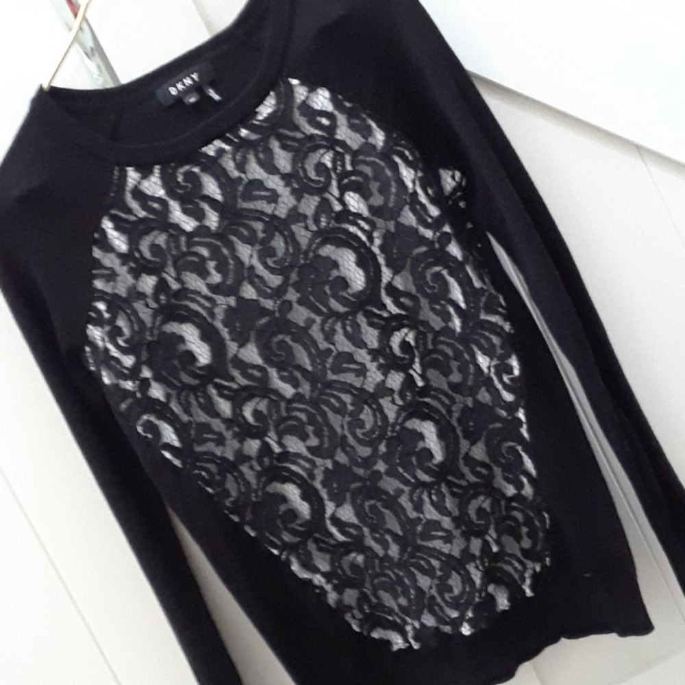 DKNY..NWOT..LIGHTWEIGHT LACE SWEATER